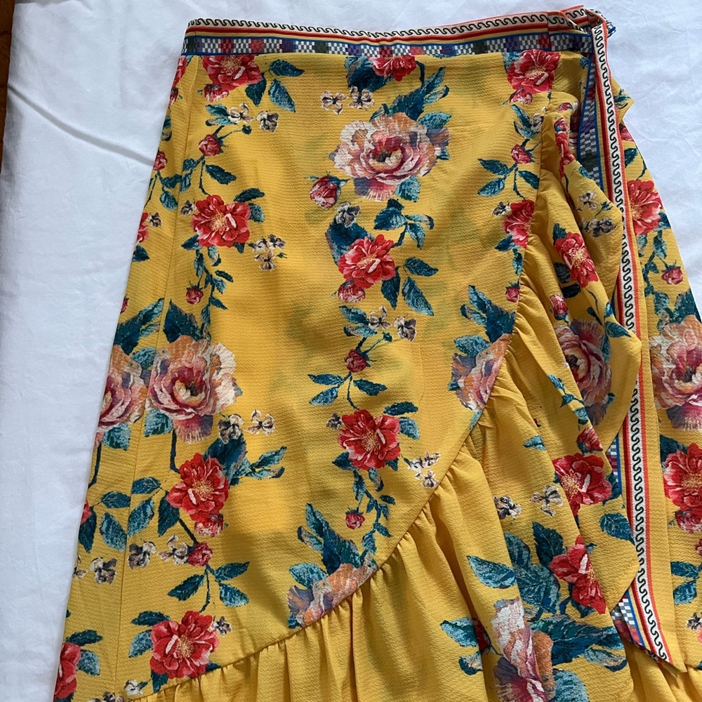 Floral high-low yellow skirt